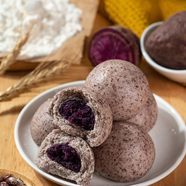 Purple sweet potato and black rice buns